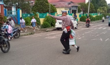 Satuan-Lalu-Lintas-Polres-Manggarai-Rutin-laksanakan-Pengamanan-dan-Pengaturan-Lalu-Lintas-serta-Bantu-Pejalan-Kaki-di-Ruteng