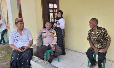 AIPDA-YUSTIANUS-GORANG,-Babinkamtibmas-Kecamatan-Reok,-Kabupaten-Manggarai,-Diskusikan-Kamtibmas-Bersama-Camat-Reok-dan-Tokoh-Masyarakat-Kelurahan-Baru