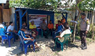 Jumat-Curhat-Polsek-Reo-di-Kampung-Mbawar,-Desa.-Bajak,-Kecamatan-Reok,-Warga-dukung-Aktifkan-Pos-kamling