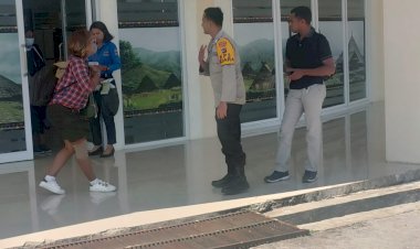 Jamin-Keamanan,-Pospol-KP3-Udara-lakukan-pengamanan-Pesawat-di-Bandar-Udara-Frans-Sales-Lega-Ruteng