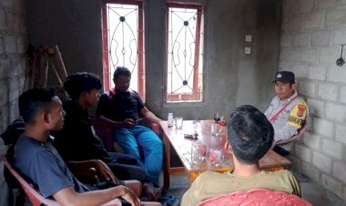 Bripka-Andreas-Korsini-Ta,-Bhabinkamtibmas-Kecamatan-Lelak,-Meningkatkan-Silaturahmi-dan-Sosialisasi-Kamtibmas-di-Kampung-Subu