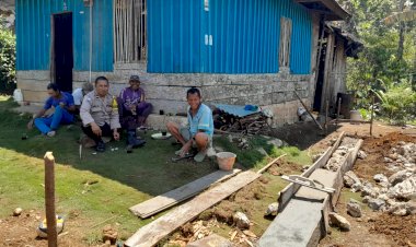 Bhabinkamtibmas-Kornelius-Jemarus-Sosialisasi-Pencegahan-Tindak-Pidana-Perdagangan-Orang-di-Kampung-Purang,-Desa-Buar