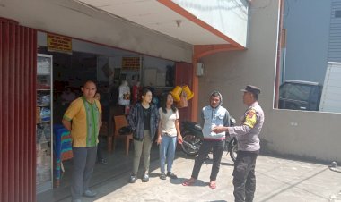 Bhabinkamtibmas-Kecamatan-Langke-Rembong,-BRIPKA-M.-Alif-Jafrin-Mengajak-Warga-untuk-berperan-aktif-Menjaga-Lingkungan