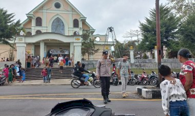 Personil-Polres-Manggarai-Amankan-Pelaksanaan-Misa-Minggu-di-Gereja-Gereja-Wilayah-Manggarai