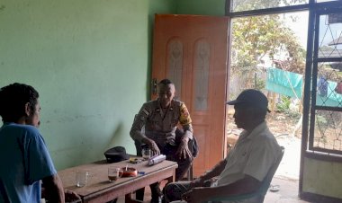 Bhabinkamtibmas-Aipda-Adi-Jakar-Sambangi-Warga-Dan-Berikan-Himbauan-TPPO,-HPR--di-Kelurahan-Mbaumuku,-Kecamatan-Langke-Rembong,-Kabupaten-Manggarai