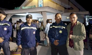 Jamin-Keamanan-Acara-Pernikahan-di-Ruteng,-Bhabinkamtibmas-Kec.-Langke-Rembong-lakukan-Patroli-dan-Pengamanan.