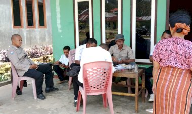 Bhabinkamtibmas-BRIPKA-Selestinus-Soro-Sosialisasikan-Pencegahan-Tindak-Pidana-Perdagangan-Orang-dan-Bahaya-Hewan-Penular-Rabies