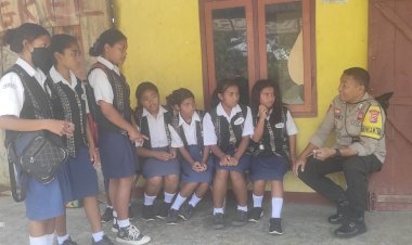 Bhabinkamtibmas-Kecamatan-Wae-Ri'i-Berikan-Himbauan-Kamtibmas-kepada-Masyarakat-Desa-Golo-Watu