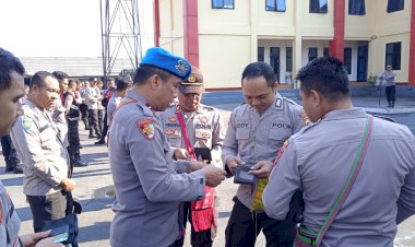 Operasi-Mantap-Brata-2023-2024:-Propam-Polres-Manggarai-Lakukan-Pemeriksaan-Personil