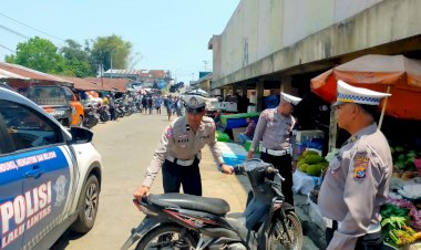 Sat-Lantas-dan-Sat-Sabhara-Polres-Manggarai-Gelar-Kegiatan-Patroli,-Himbauan,-dan-Penertiban-Parkir-di-Ruteng