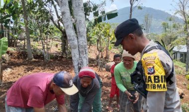 Bhabinkamtibmas-Aipda-Timoteus-Lako-Agho-Sosialisasi-Pencegahan-Tindak-Pidana-Perdagangan-Orang-dan-HPR