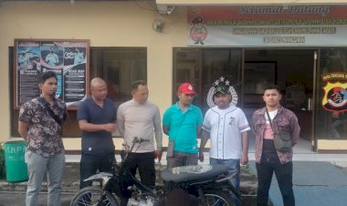 Unit-Jatanras-bersama-Piket-Reskrim-dan-Babin-Kecamatan-Langke-Rembong,-serta-Lurah-Tenda-Mengamankan-Pelaku-Pencurian-Sepeda-Motor-Revo-Absolut