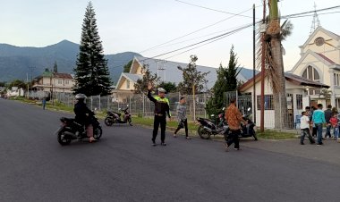 Personil-Polres-Manggarai-Amankan-Pelaksanaan-Misa-Minggu-di-Gereja-Gereja-Wilayah-Manggarai