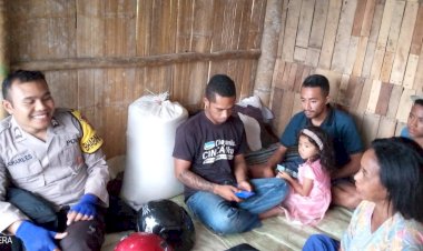 BRIPTU-Charles-Darwin-Yansen,-Bhabinkamtibmas-Kecamatan-Lelak-Melaksanakan-Patroli-Dialogis-di-Desa-Ketang,-Kecamatan-Lelak,-Kabupaten-Manggarai