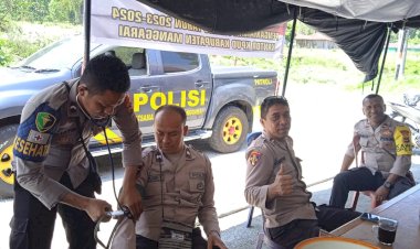Kasi-Propam-Polres-Manggarai-dan-Bamin-Sidokkes-Lakukan-Pengecekan-dan-Pelayanan-Pemeriksaan-Kesehatan-dalam-Rangka-Operasi-Mantap-Brata-2023-2024