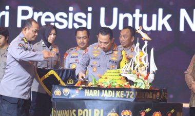 Dua-Hadiah-Untuk-Divisi-Humas-Polri-Dari-Kapolri