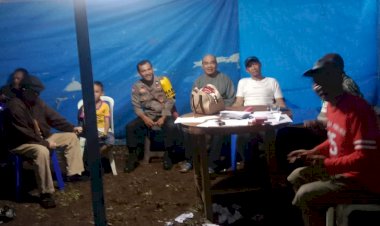 Bhabinkamtibmas-AIPDA-MAXIMUS-SETU-Sambangi-Warga-kelurahan-Watu,--Terkait-TPPO-dan-Himbauan-Kamtibmas