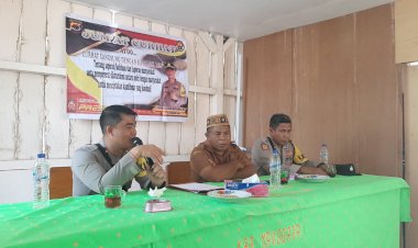 Kapolsek-Reo-Gelar-Jumat-Curhat:-Masyarakat-Desa-Nggalak-Sampaikan-Keluh-Kesah