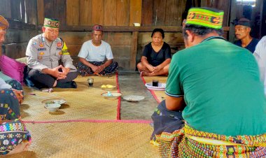 Waspada-TPPO,-Bhabinkamtibmas-BRIPKA-ALBERTUS-RAHMAT-Lakukan-Patroli-Kamtibmas-di-Desa-Ladur,-Kab.-Manggarai