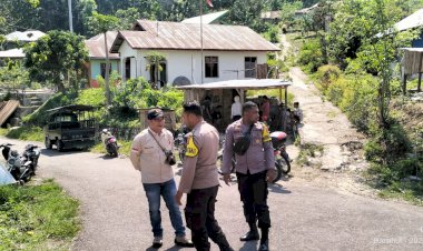 Bhabinkamtibmas-Kec.-Cibal-Barat,-Res.-Manggarai-Turut-Serta-dalam-Pengamanan-Penertiban-Alat-Peraga-Kampanye-Calon-Anggota-Legislatif