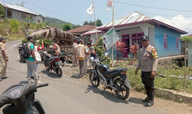Bhabinkamtibmas-Kecamatan-Satar-Mese-Barat-Lakukan-Pengamanan-Penertiban-Alat-Peraga-Kampanye-Pemilu