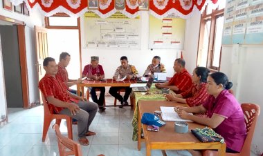 Kapospol-Satar-Mese-Barat-dan-Bhabinkamtibmas,-Himbau-Warga-Jelang-Pemilu-2024