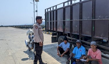Pengamanan-Aktifitas-Bongkar-Muat-di-Pelabuhan-Laut-Kelas-II-Reo-Meningkatkan-Keamanan-dan-Keselamatan