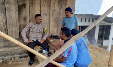 Bhabinkamtibmas-Polres-Manggarai-Sosialisasikan-Pencegahan-TPPO-dan-HPR-di-Desa-Bea-Mese