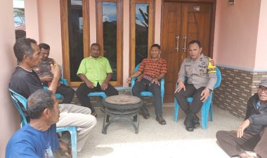 Petugas-Bhabinkamtibmas-Kecamatan-Langke-Rembong-Sosialisasikan-Pencegahan-Tindak-Pidana-Perdagangan-Orang,-Bahaya-Hewan-Penular-Rabies-dan-Karhutla.