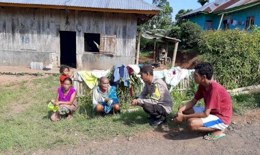 Bhabinkamtibmas-Kecamatan-Rahong-Utara,-Aipda-Ridwan-Lubalu,-Sosialisasikan-Kamtibmas-dan-Himbauan-Pemilu-Damai