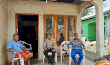 Bripka-Semris-Bell-Giat-Pencegahan-TPPO,-Karhutla,-HPR,-dan-Himbauan-Pemilu-Damai-di-Desa-Kajong,-Reok-Barat