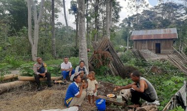 Sambang-di-Robo,-Desa-Ranaka,-Bhabinkamtibmas-Gencar-Sosialisasikan-Kamtibmas-dan-Pemilu-Damai