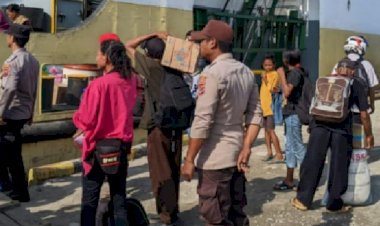 Pengamanan-Kapal-Penumpang-Km.Maloli-Di-Pelabuhan-Laut-Reo-oleh-KP3-Laut-Reo.