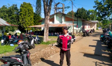 Polres-Manggarai-Terjunkan-Personil-Pengamanan-pastikan-Pelaksanaan-Misa-Minggu-di-Gereja-Gereja-Wilayah-Manggarai-berlangsung-aman-dan-lancar.