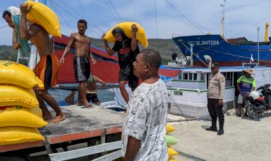 Pengamanan-Aktivitas-Bongkar-Muat-di-Pelabuhan-Laut-Kelas-II-Reo