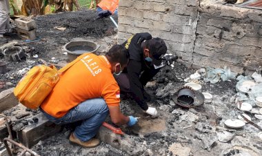 Tim-Labfor-Polda-Bali-Lakukan-Olah-TKP-Terkait-Kasus-Penganiayaan-dan-Kebakaran-di-Kampung-Niu,-Manggarai