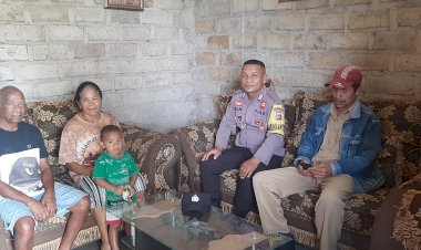 Bripka-Yoni-Tandungan-Lakukan-Patroli-Dialogis-di-Desa-Persiapan-Benteng-Wake