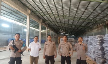 Operasi-Mantap-Brata:-Polres-Manggarai-tempatkan-Personil-Pengamanan-Gudang-Logistik-KPU-Kabupaten-Manggarai.