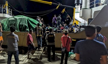 KP3-Laut-Reo,-Lakukan-Pengamanan-Kapal-Penumpang-KM.MALOLI-di-Pelabuhan-Laut-Reo