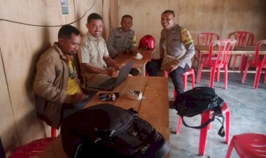 Patroli-Dialogis-Bhabinkamtibmas-Kecamatan-Lelak,-Kabupaten-Manggarai-Menyampaikan-Pesan-Kamtibmas-Dan-Himbauan-Pemilu-Damai