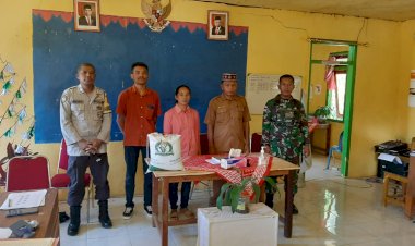 Bripka-Semris-Bell-Sosialisasikan-Kamtibmas-dan-Pemilu-Damai-di-Desa-To’e,-Kec.-Reok-Barat