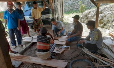 Bhabinkamtibmas-Sosialisasi-Pemilu-Damai-dan-Pencegahan-TPPO-di-Desa-Golo-Langkok