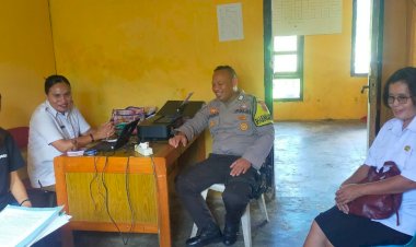 Bripka-Albertus-Rahmat-Himbau-Warga-Kelurahan-Pagal-untuk-Menjaga-Kamtibmas-dan-Partisipasi-Pemilu-Damai