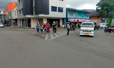 Patroli-KRYD,-PAMTURLALIN,-dan-Himbauan-KamseLtibCar-Lantas-di-Kota-Ruteng-Menjelang-Natal-dan-Tahun-Baru-2024