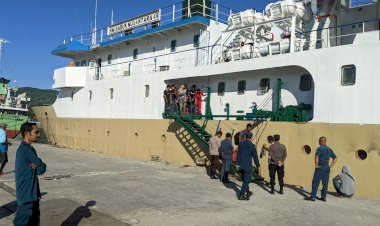 Pengamanan-Kapal-Penumpang-SABUK-NUSANTARA-49-di-Pelabuhan-Laut-Reo