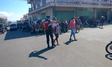 Harkamtinmas-Sat.-Samapta-Polres-Manggarai-Sambut-Natal-dan-Tahun-Baru-dengan-Patroli-Dialogis