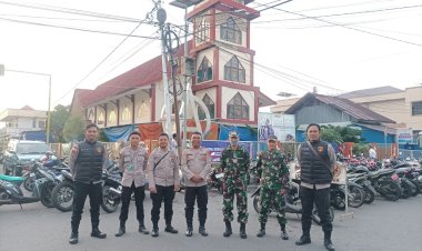 Polres-Manggarai-Tempatkan-Personil-Pengamanan-Misa-Malam-Natal-Menjelang-Hari-Raya-Natal-di-Manggarai.