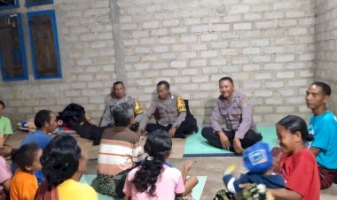 Operasi-Mantap-Brata:-Personil-Polres-Manggarai-Lakukan-Pengamanan-Tatap-Muka-Calon-Legislatif-di-Rahong-Utara