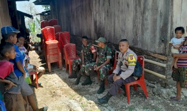 BhabinKamtibmas:-Aipda-Kornelius-Jemarus-Himbau-Warga-di-Desa-Benteng-Tubi