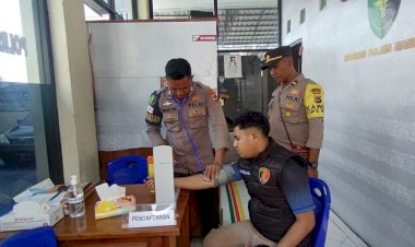 Kasidokkes-Polres-Manggarai-Gelar-Pemeriksaan-Kesehatan-dan-Konsultasi-untuk-Seluruh-Personel